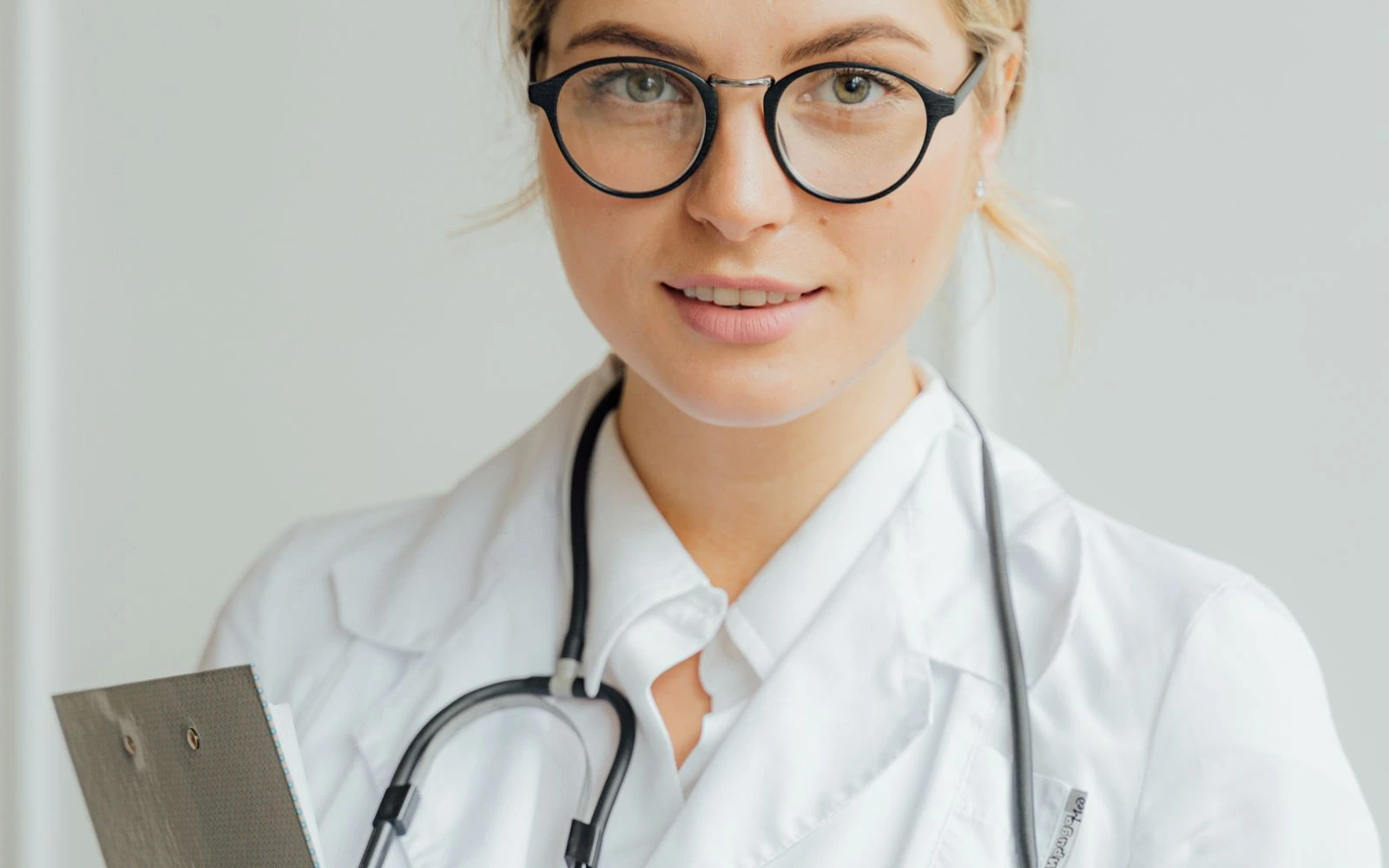 Medi facial procedure at Ariix Hair and Skin Clinic